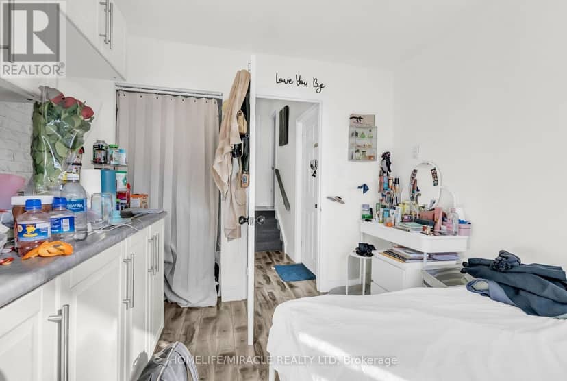 93 - 2901 Jane Street — photo 16 of 31