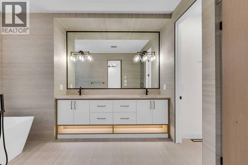 2328 54 Avenue SW — photo 24 of 40
