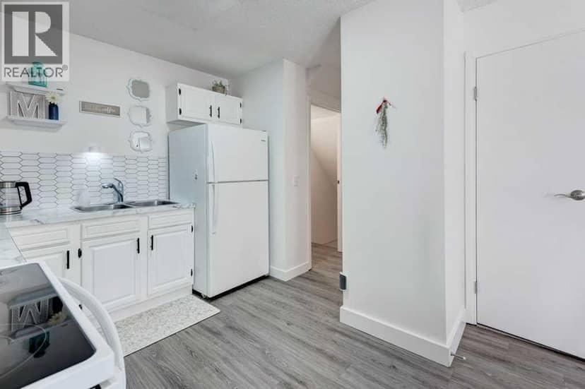 8N, 203 Lynnview Road SE — photo 10 of 30