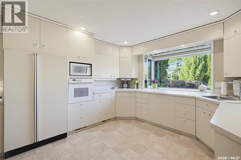 25 Yale CRESCENT — photo 14 of 40