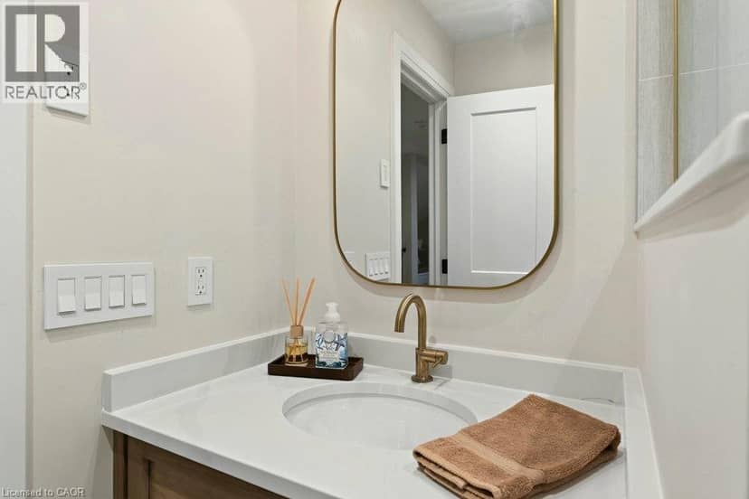 98 MOORE Crescent — photo 32 of 40