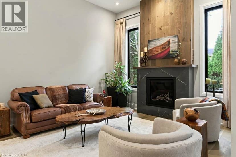 98 MOORE Crescent — photo 10 of 40