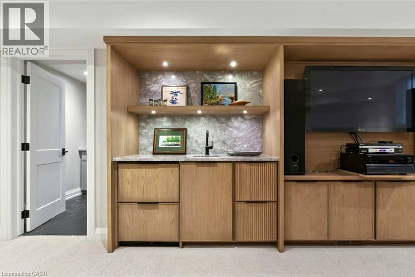98 MOORE Crescent — photo 35 of 40