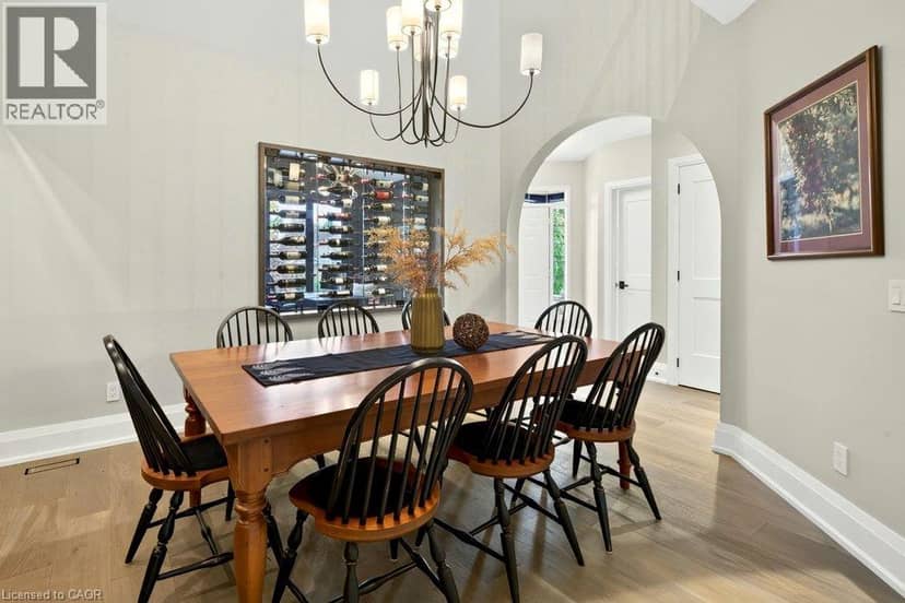 98 MOORE Crescent — photo 12 of 40