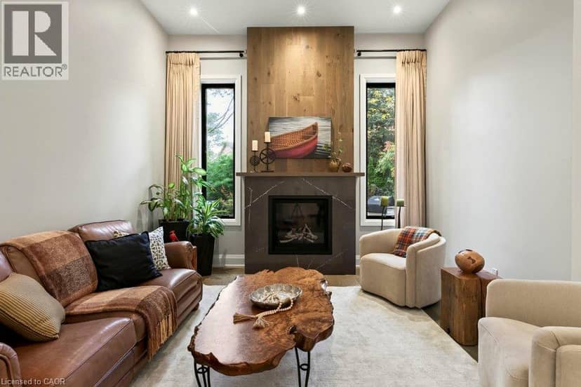 98 MOORE Crescent — photo 11 of 40