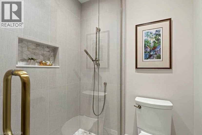 98 MOORE Crescent — photo 33 of 40