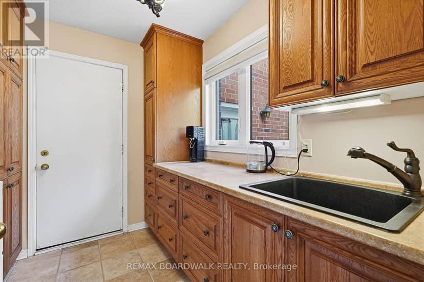 19 Cullen Court — photo 12 of 40