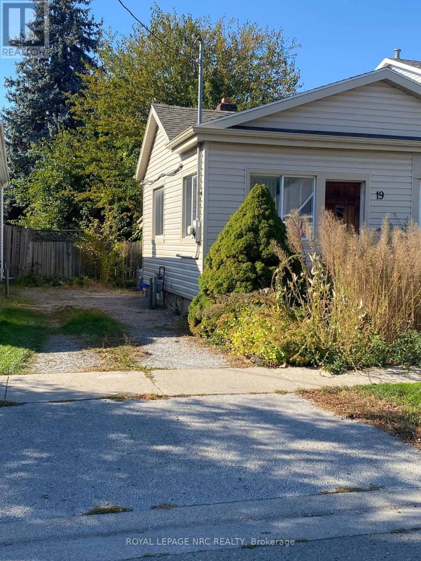 19 Margery Avenue, St. Catharines, photo 2