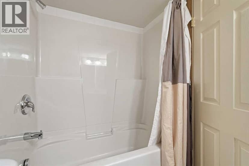 58 Country Hills Villas NW — photo 28 of 32