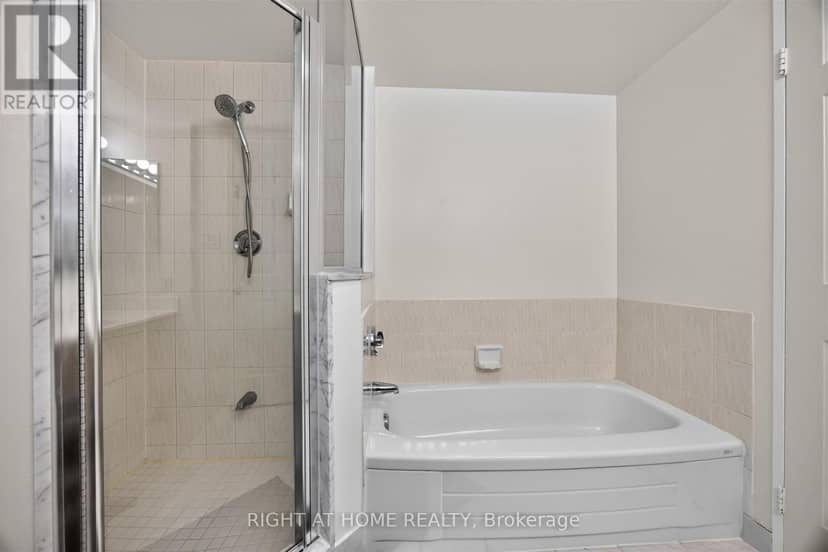 611 - 268 Ridley Boulevard — photo 29 of 40