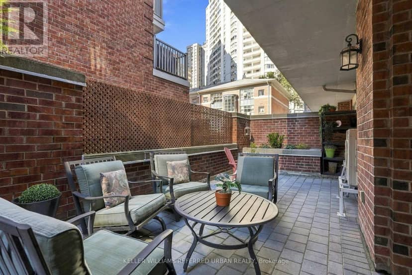 58 St Nicholas Street, Toronto, photo 2