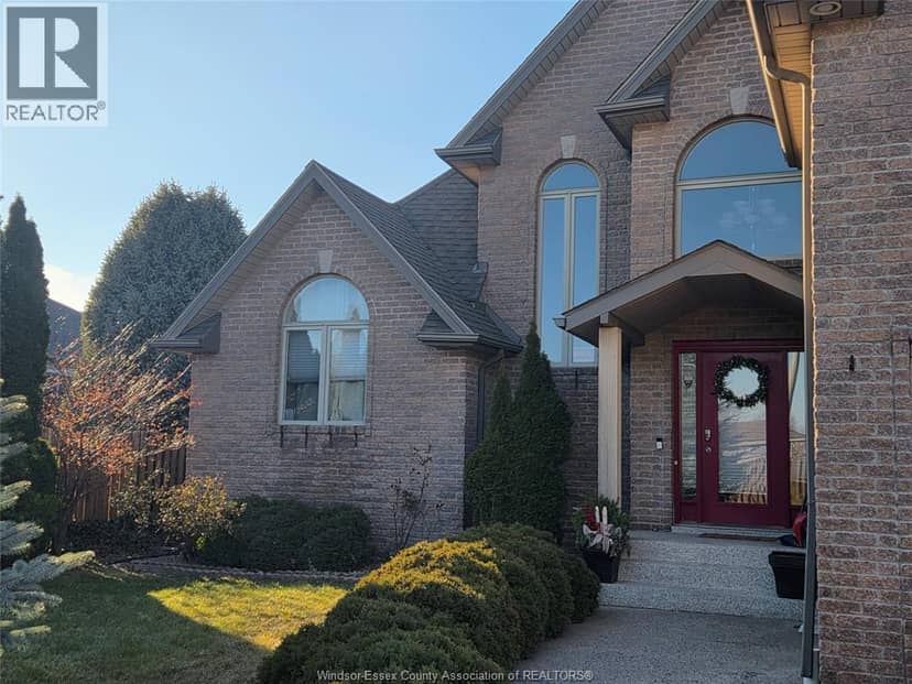 110 Sylvano Crescent, Lakeshore, photo 2