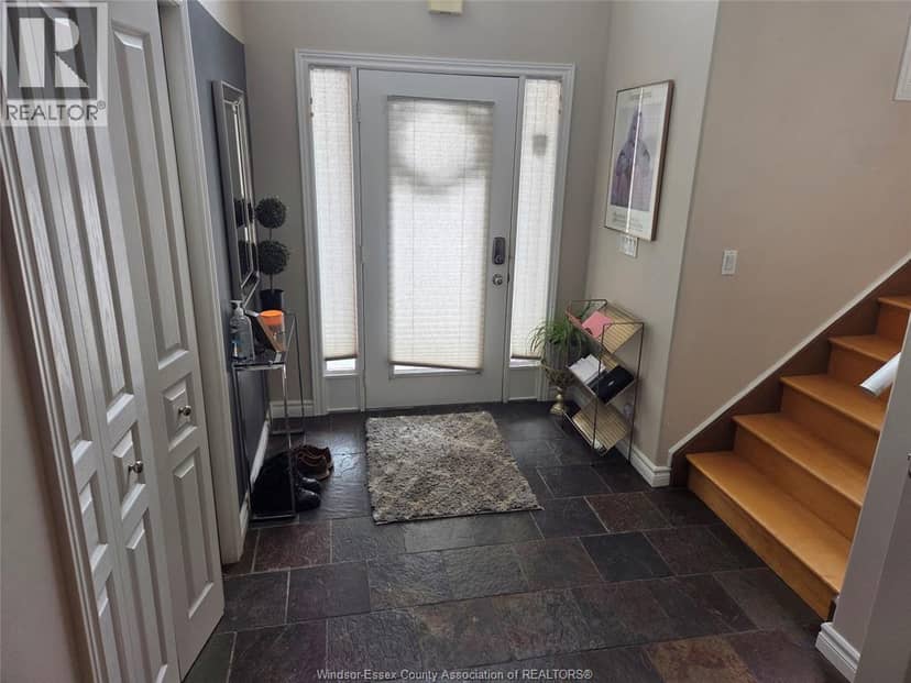 110 Sylvano Crescent, Lakeshore, photo 3