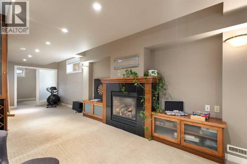 5012 20 Street SW — photo 37 of 40