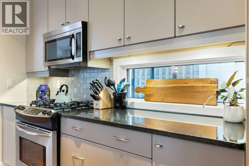 5012 20 Street SW — photo 9 of 40