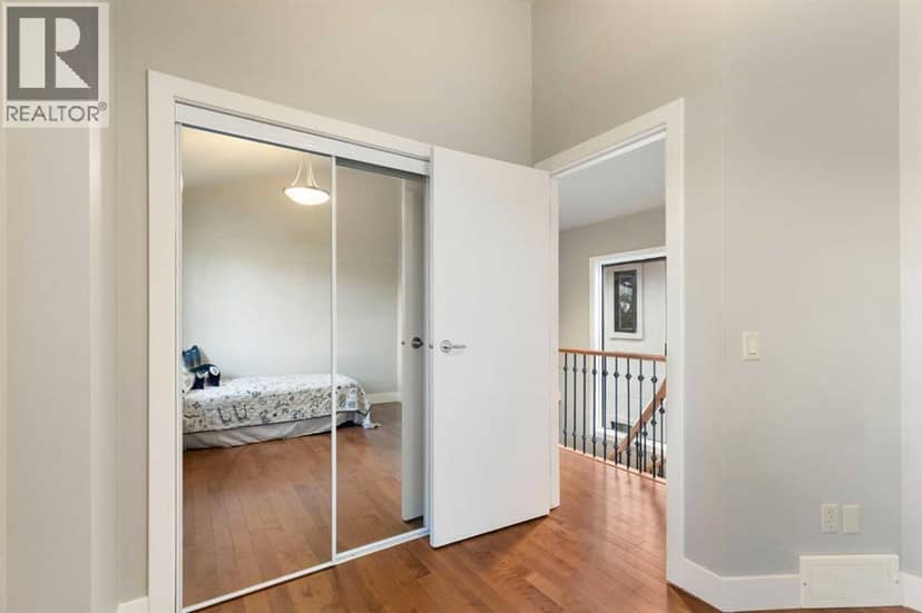 5012 20 Street SW — photo 31 of 40
