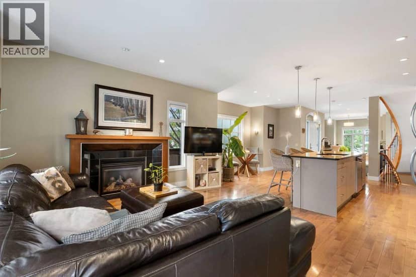 5012 20 Street SW — photo 14 of 40