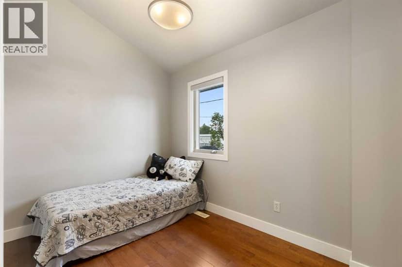 5012 20 Street SW — photo 30 of 40