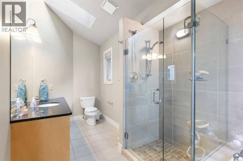 5012 20 Street SW — photo 26 of 40