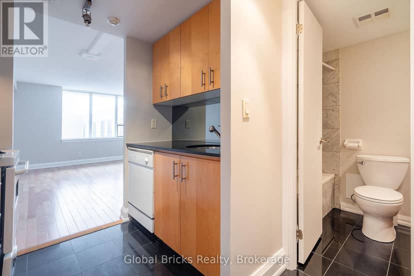 901 - 2737 Keele Street — photo 10 of 22