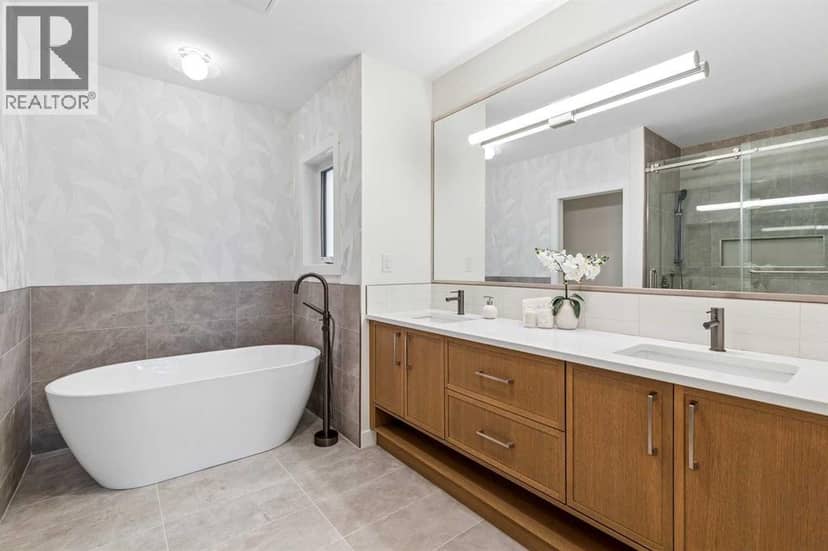 1637 Bowness Road NW — photo 18 of 40