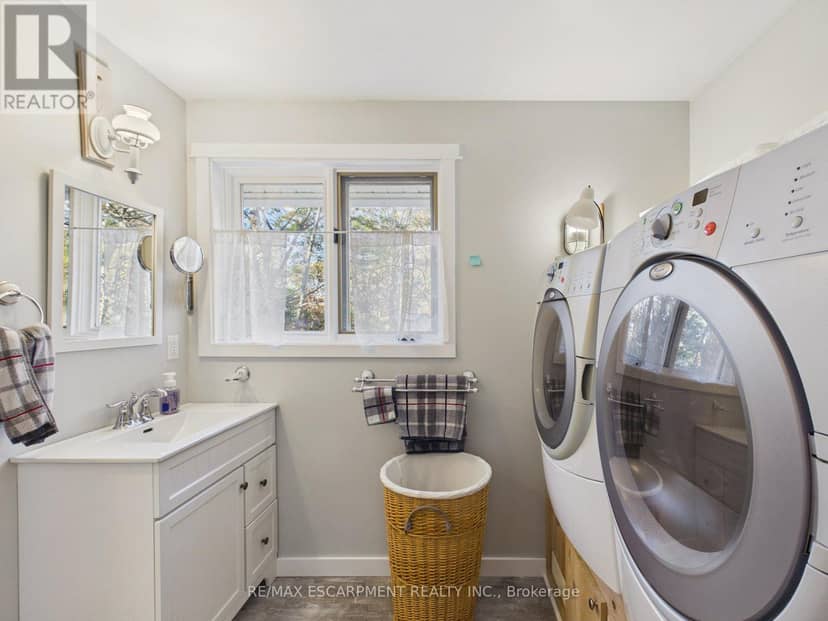55 Mary Lake Crescent — photo 18 of 35