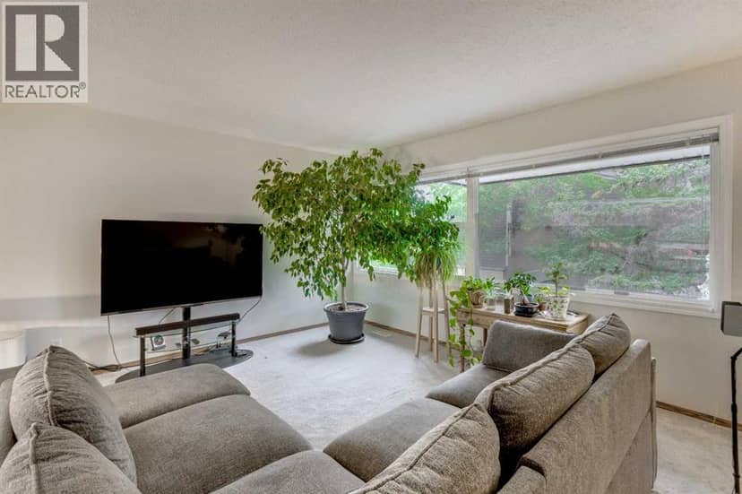 386 Brae Glen Crescent SW, Calgary, photo 2