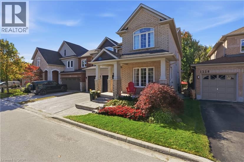5230 ROME Crescent, Burlington, photo 3