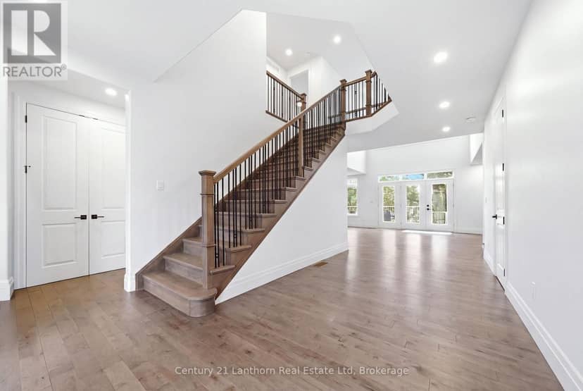 101 Villeneuve Drive — photo 23 of 40