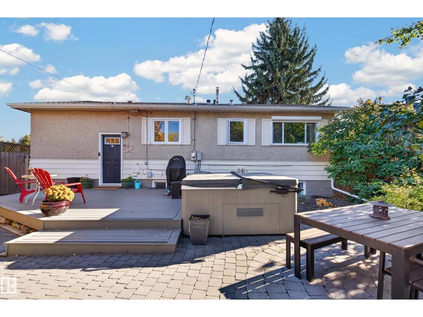 7704 102 AV NW NW — photo 33 of 35