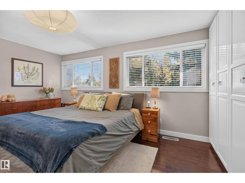 7704 102 AV NW NW — photo 21 of 35