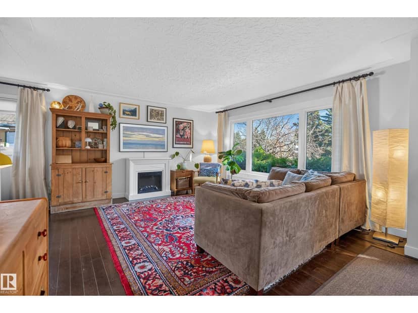 7704 102 AV NW NW — photo 9 of 35