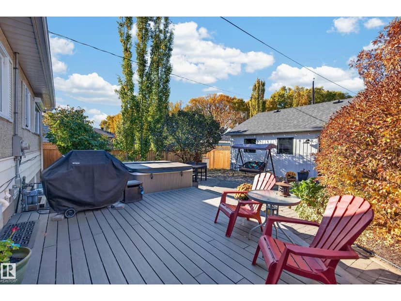 7704 102 AV NW NW — photo 32 of 35