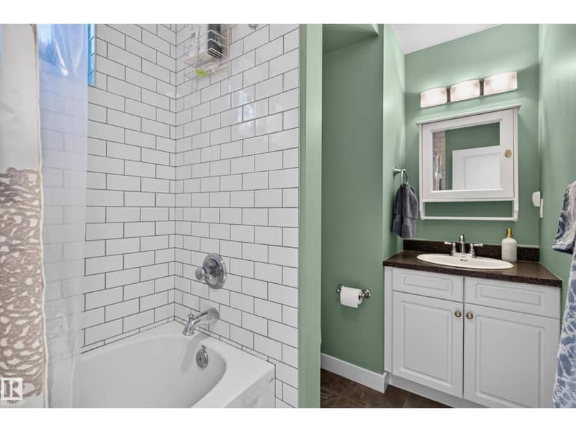 7704 102 AV NW NW — photo 27 of 35