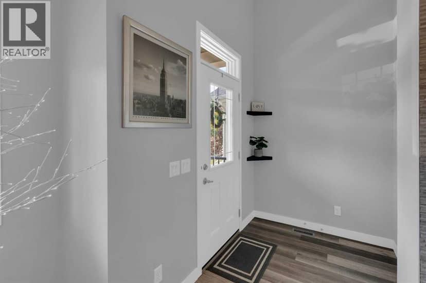 317 Sundown Road S, Cochrane, photo 3