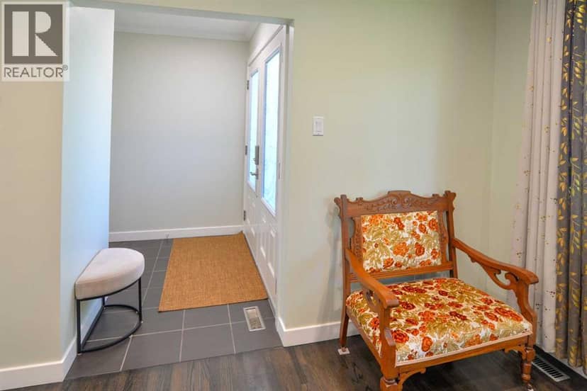 361 Capri Avenue NW — photo 10 of 40
