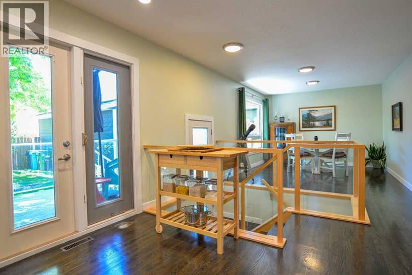 361 Capri Avenue NW — photo 15 of 40