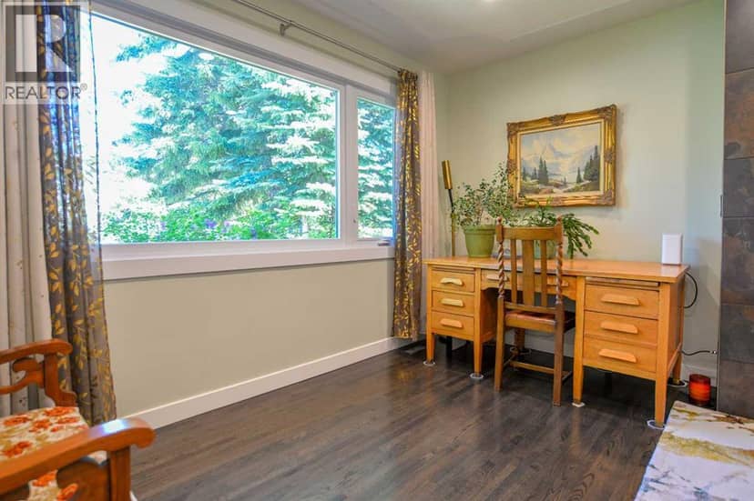 361 Capri Avenue NW — photo 9 of 40
