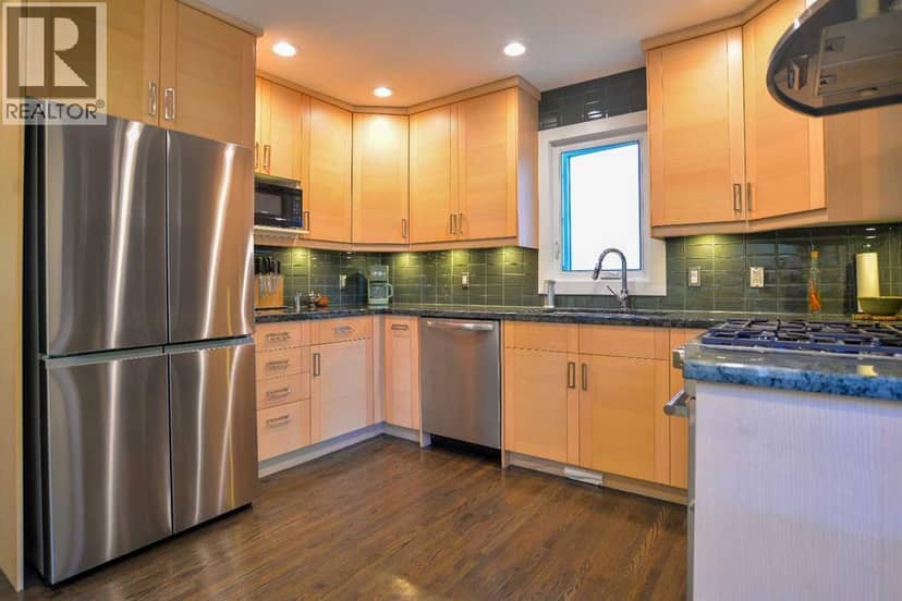 361 Capri Avenue NW — photo 11 of 40