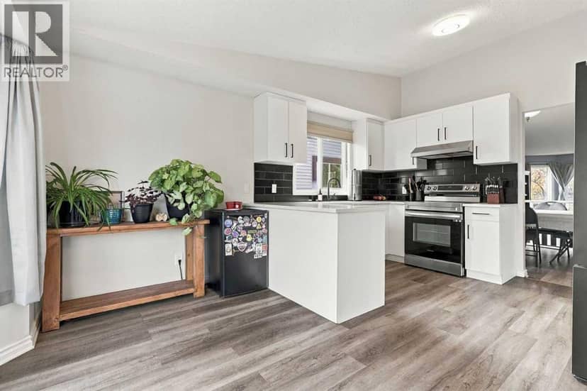 16 Mckenna Place SE — photo 11 of 40