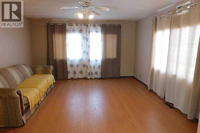 #8, 5853 4 Street W, Claresholm, photo 3