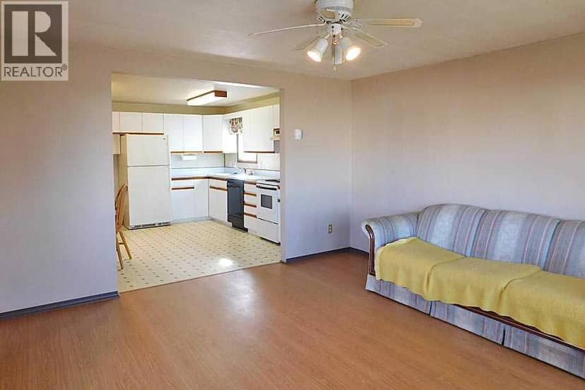 #8, 5853 4 Street W, Claresholm, photo 4