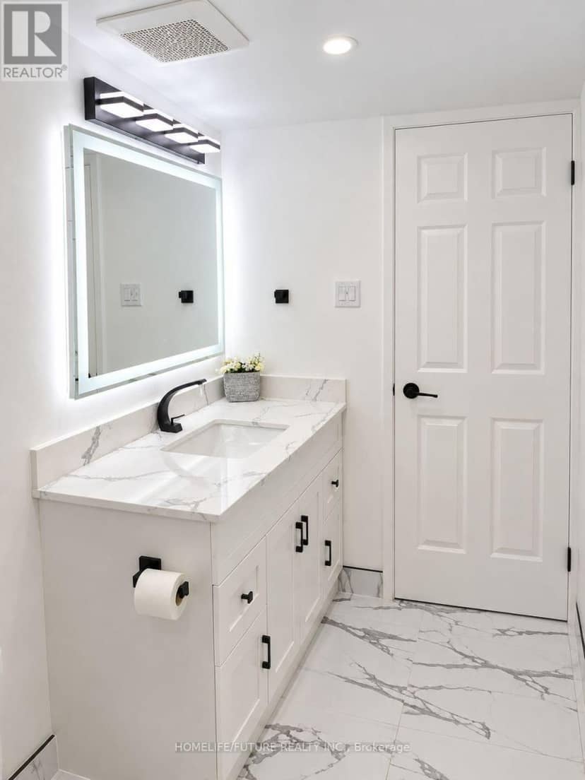 112 - 245 The Donway W — photo 11 of 23