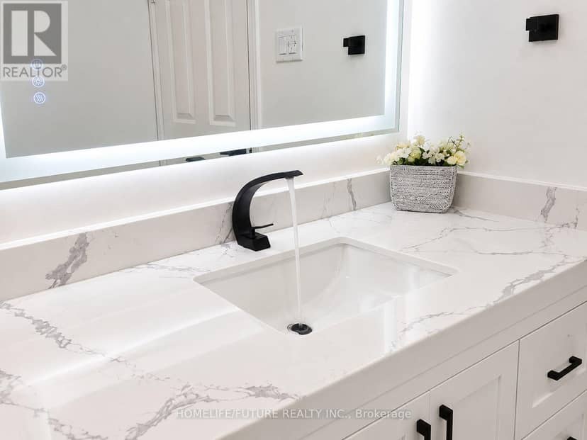 112 - 245 The Donway W — photo 10 of 23