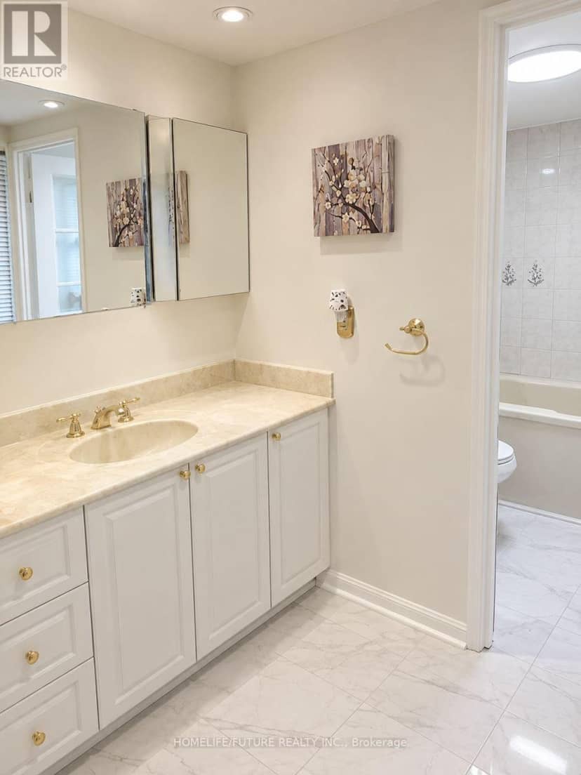 112 - 245 The Donway W — photo 20 of 23