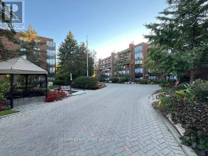 112 - 245 The Donway W — photo 22 of 23