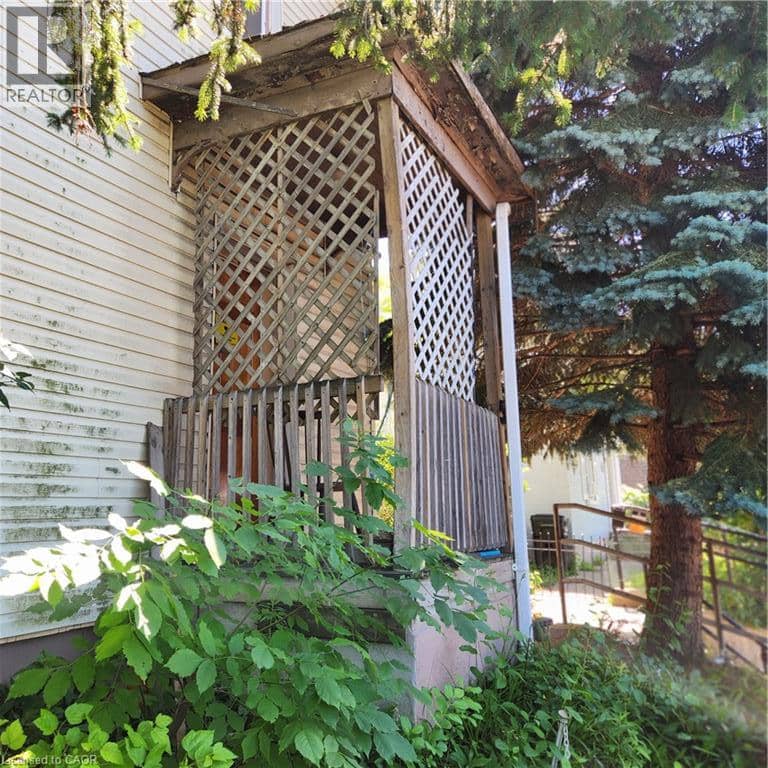 365 VICTORIA Street N — photo 1 of 5