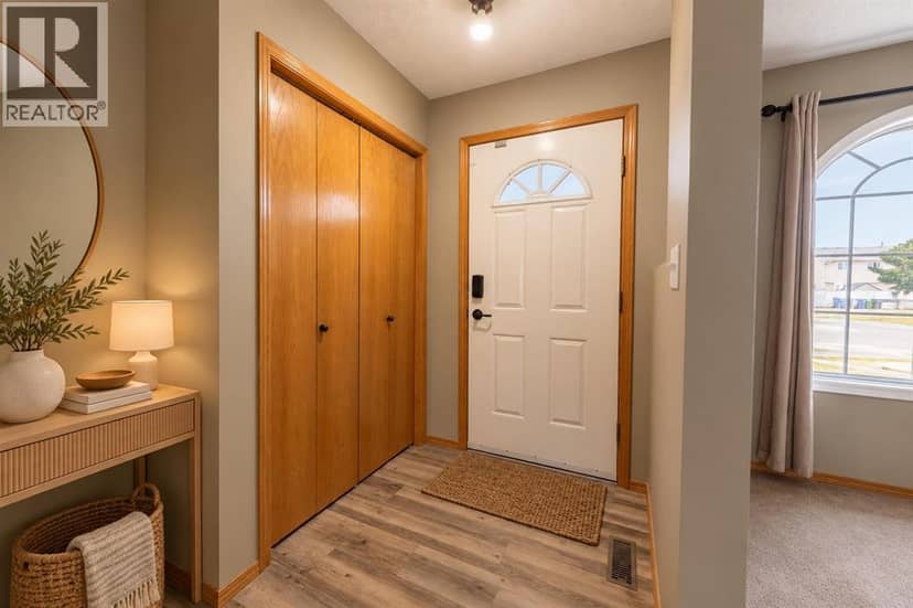 16 Davis Close, Red Deer, photo 2