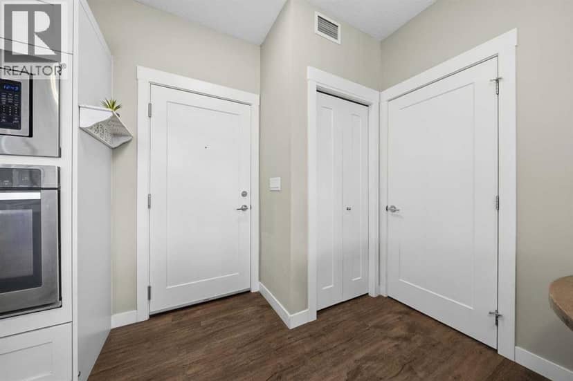 412, 10 Walgrove Walk SE — photo 23 of 34