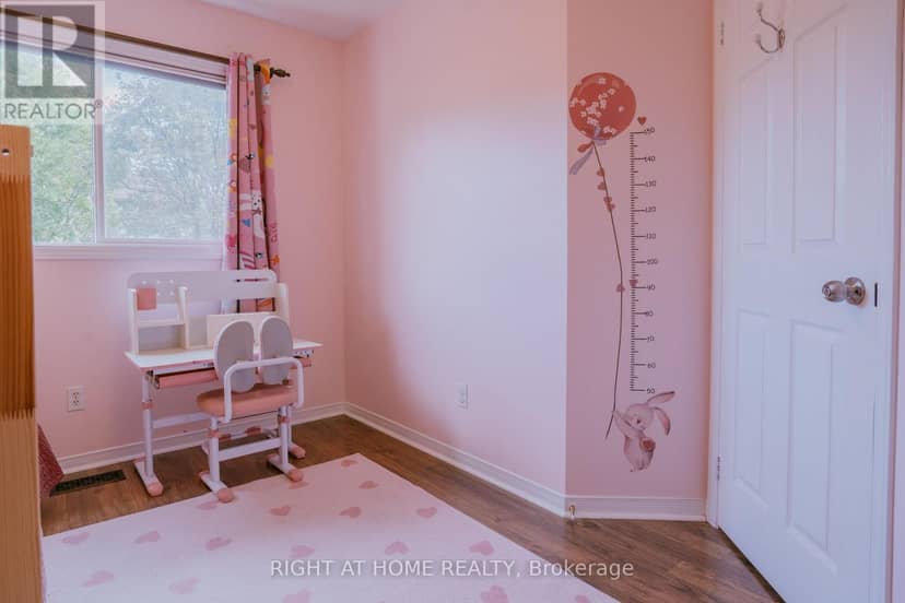 1014 Summitview Crescent — photo 24 of 37